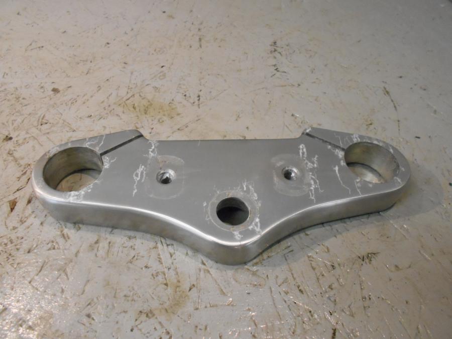 Framsidan på Gaffelkrona från en Triumph Speedmaster -2010 motorcykel.