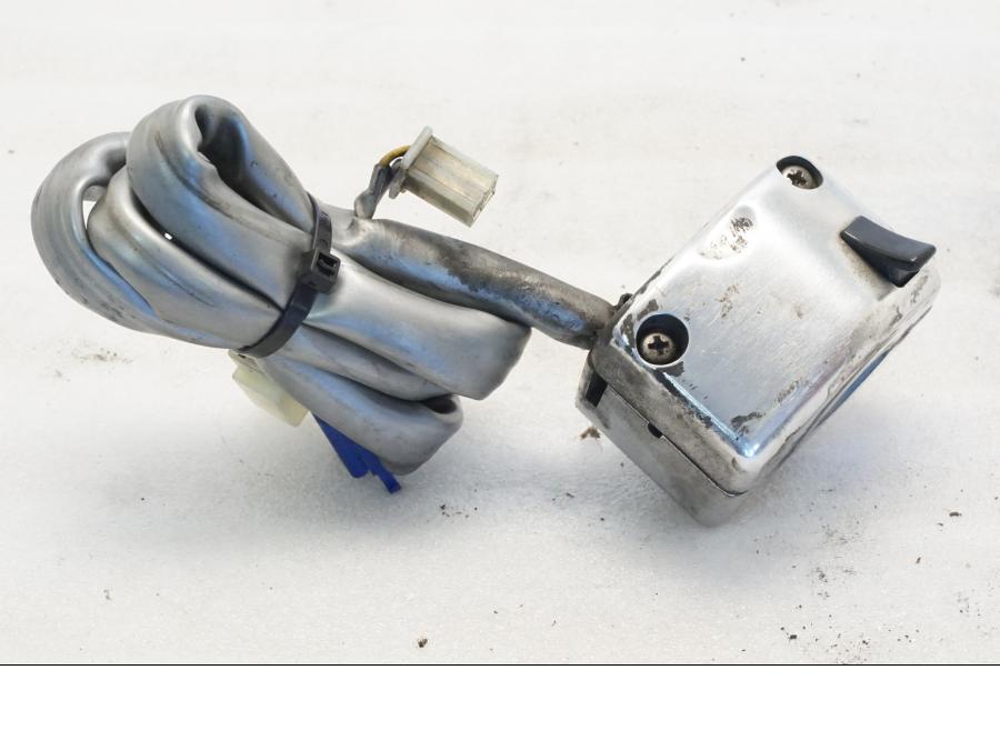 Baksidan på Styrelreglage från en Yamaha XVZ 13TD -1999 motorcykel.