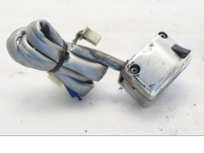 Baksidan på Styrelreglage från en Yamaha XVZ 13TD -1999 motorcykel.