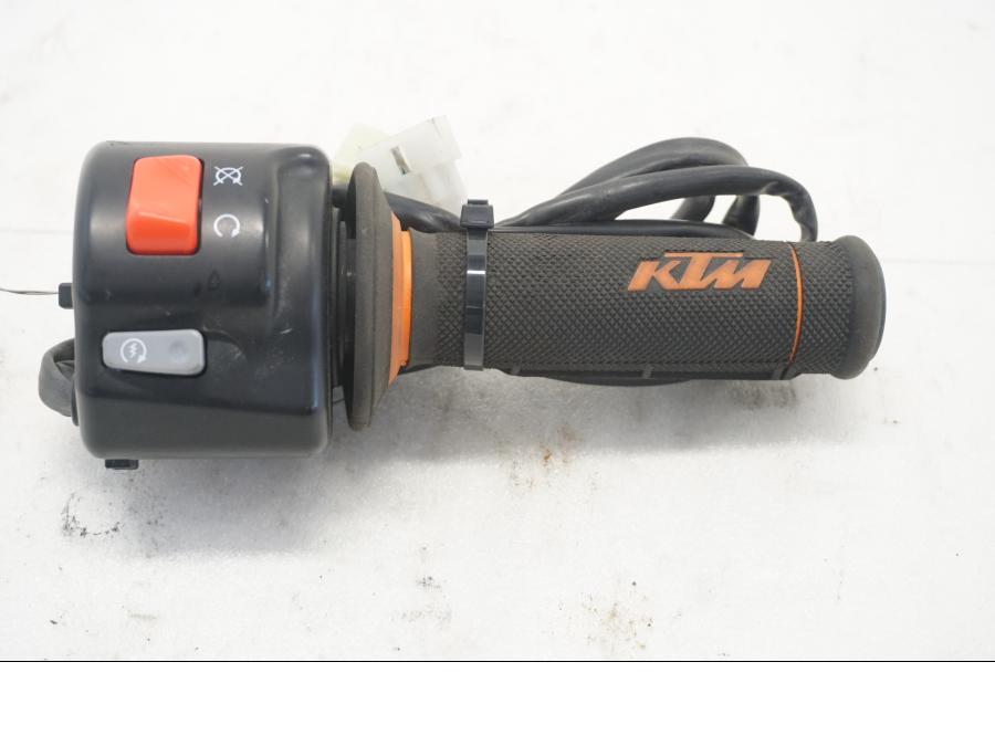 Framsidan på Styrelreglage från en KTM 690 SMCR -2016 motorcykel.