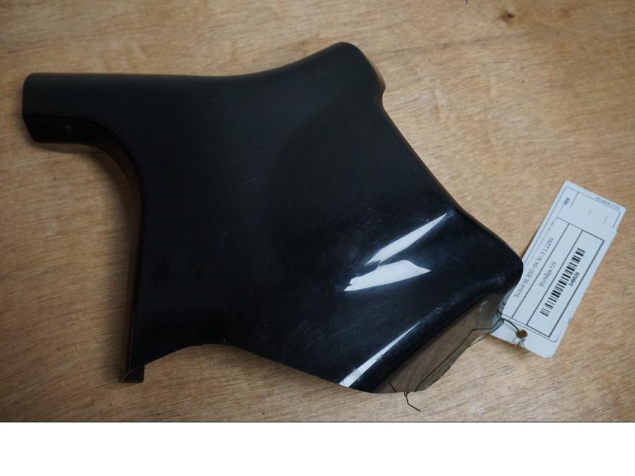 Framsidan på Styrkåpa från en Suzuki VL 800 -2004 motorcykel.