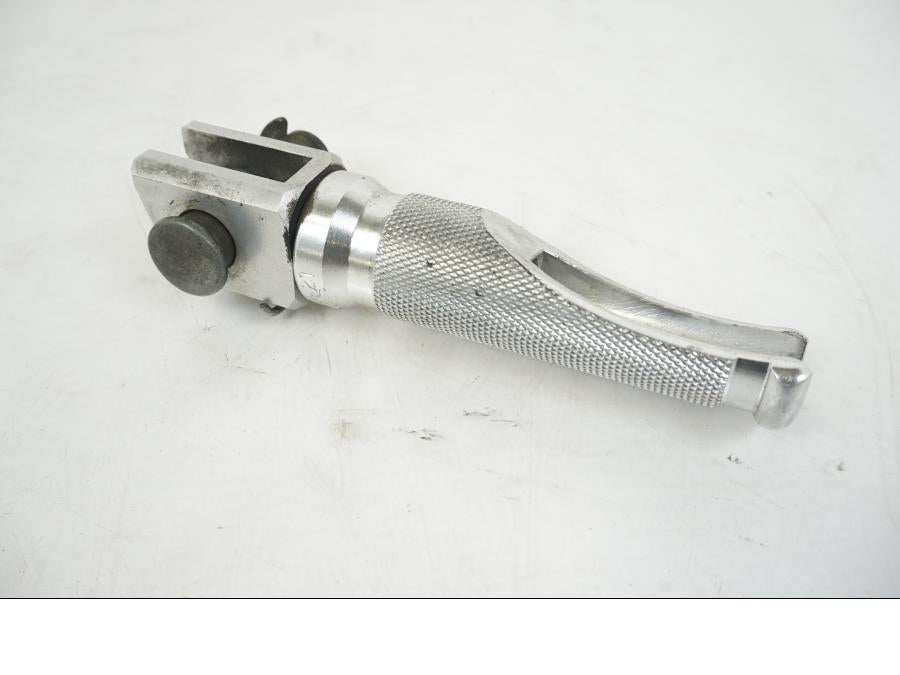 Vänster sida på Fotpinne från en Kawasaki ZZR 1100 -1994 motorcykel.