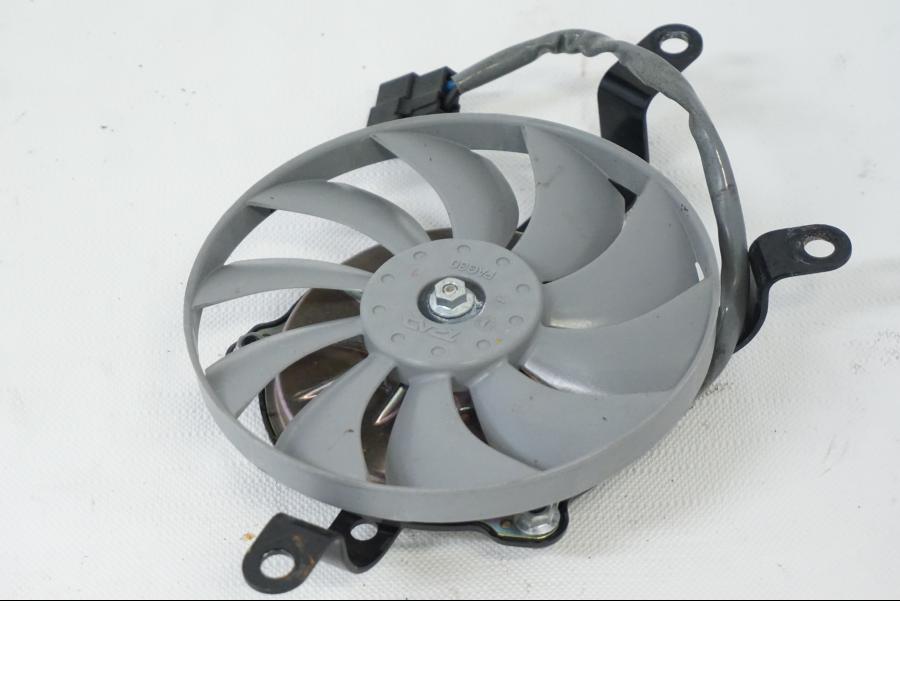 Vänster sida på Vattenkylfläkt från en Yamaha YZF R6 -2006 motorcykel.