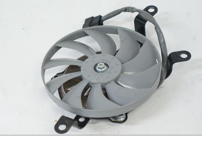 Vänster sida på Vattenkylfläkt från en Yamaha YZF R6 -2006 motorcykel.