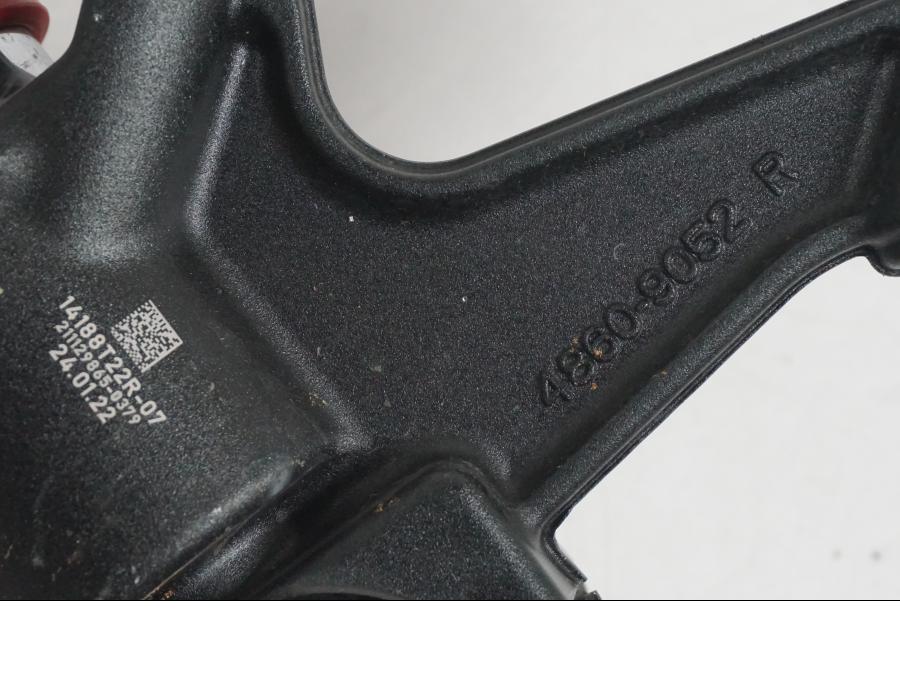 Extrabild4 på Gaffelben från en KTM 1290 Super Duke R -2022 motorcykel.