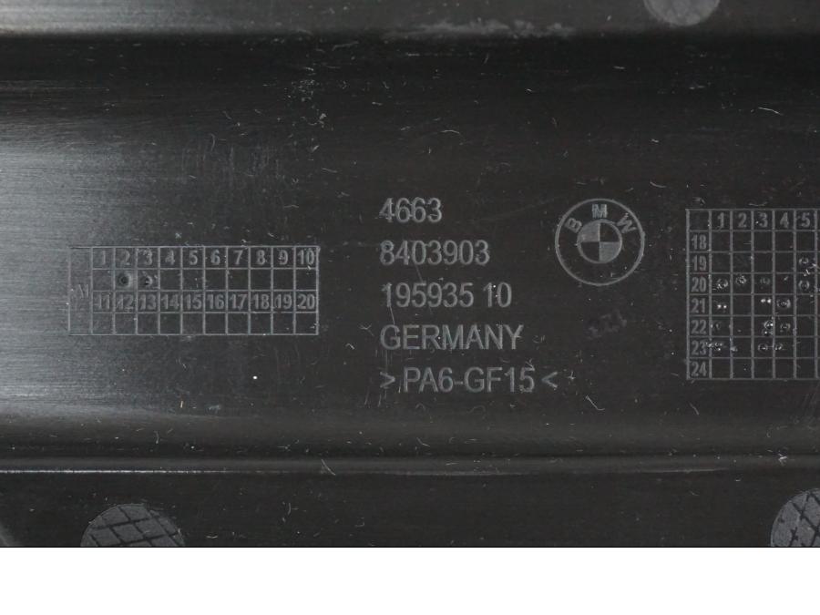 Snett nerifrån på Vattenkylkåpa från en BMW F 900 XR -2023 motorcykel.