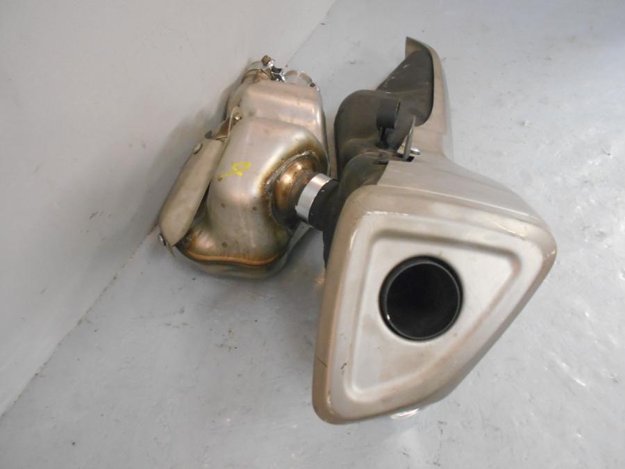 Höger sida på Ljuddämpare från en Honda CBR 1000 F -2010 motorcykel.