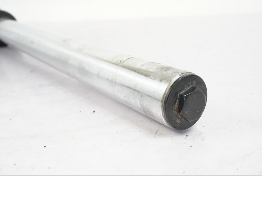 Baksidan på Gaffelben från en Suzuki GSX 550 EF -1985 motorcykel.