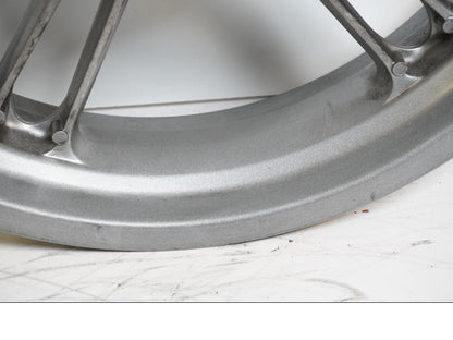 Höger sida på Fälg från en Yamaha YZF-R 125 -2009 motorcykel.