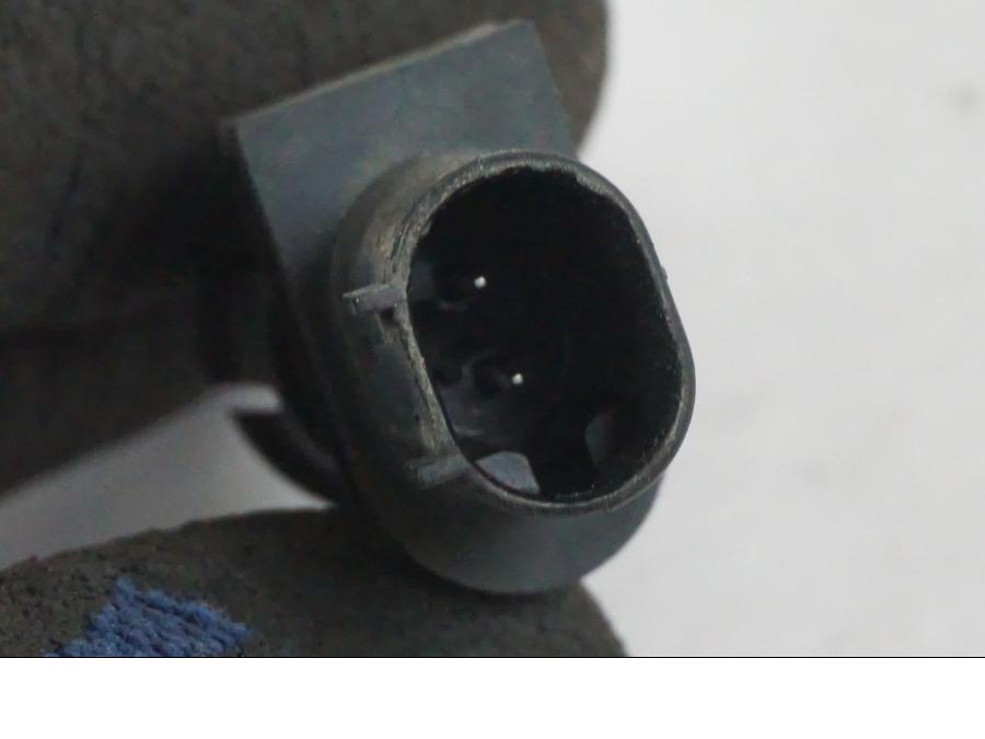 Snett uppifrån på Temperatursensor från en BMW F 800 GS -2008 motorcykel.