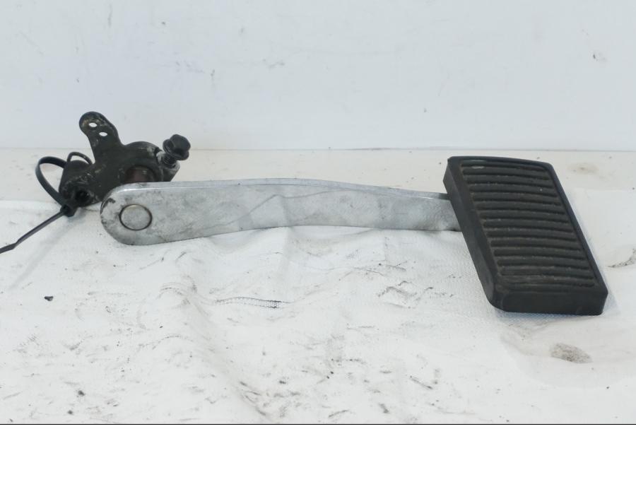 Framsidan på Bromspedal från en Kawasaki VN 1500 -1996 motorcykel.