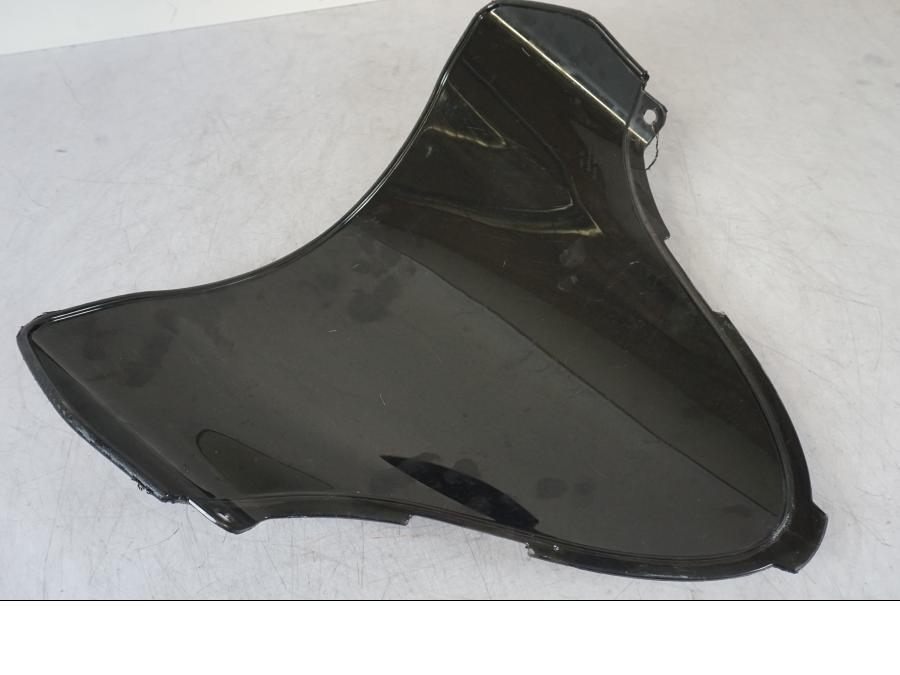 Höger sida på Vindruta från en Suzuki GSX 1300 RX -1999 motorcykel.