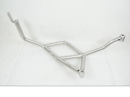 Baksidan på Motorskyddsbåge från en Ducati Desert X -2023 motorcykel.