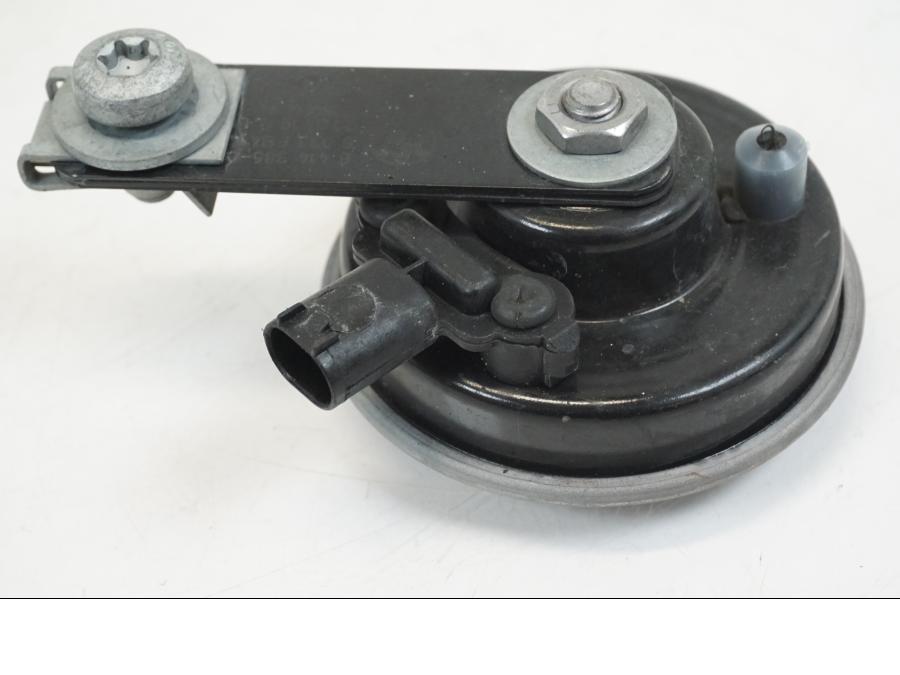 Snett nerifrån på Signalhorn / Tuta från en BMW R 1250 GS -2019 motorcykel.