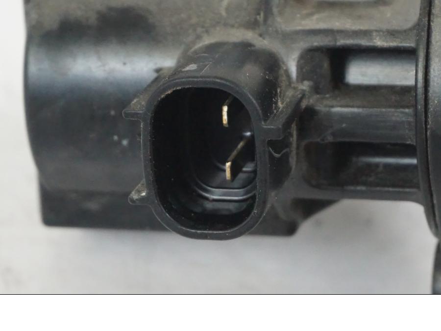 Baksidan på Second Air från en Suzuki VZR 1800 -2009 motorcykel.