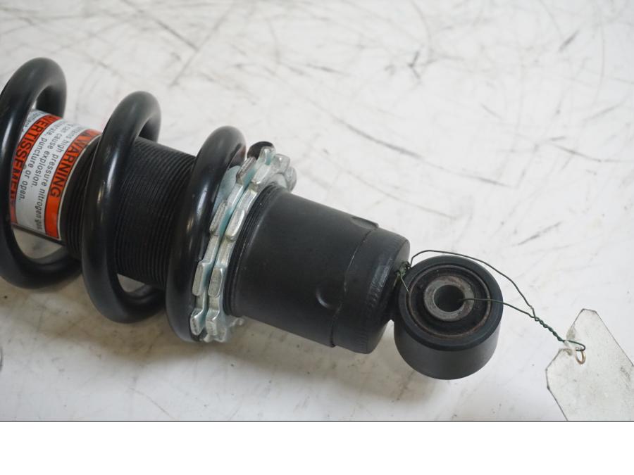 Baksidan på Stötdämpare från en Kawasaki Z 900 -2017 motorcykel.