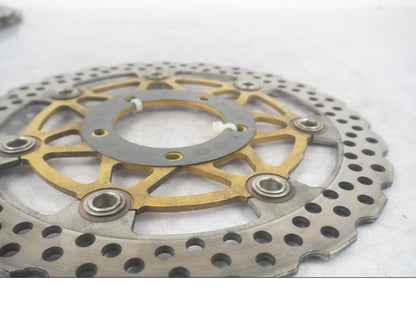 Vänster sida på Bromsskiva från en Kawasaki ER-6N -2006 motorcykel.