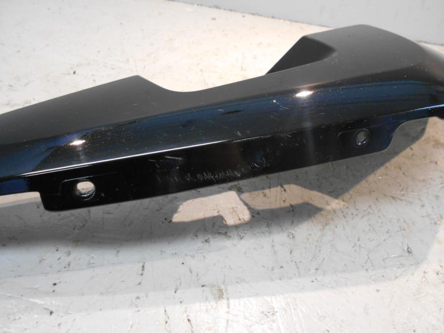 Höger sida på Bakvinge från en BMW K 1600 -2015 motorcykel.