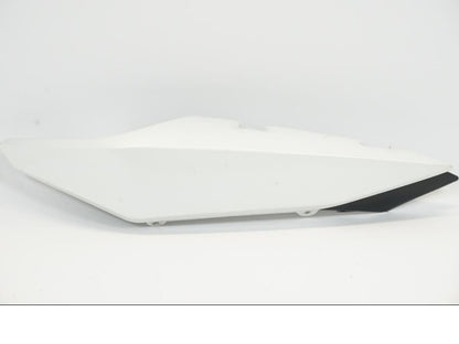 Framsidan på Bakvinge från en Yamaha XJ 6 -2011 motorcykel.