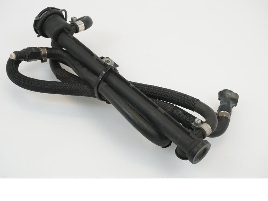 Höger sida på Fuel Rail från en BMW K 1200 RS -2002 motorcykel.