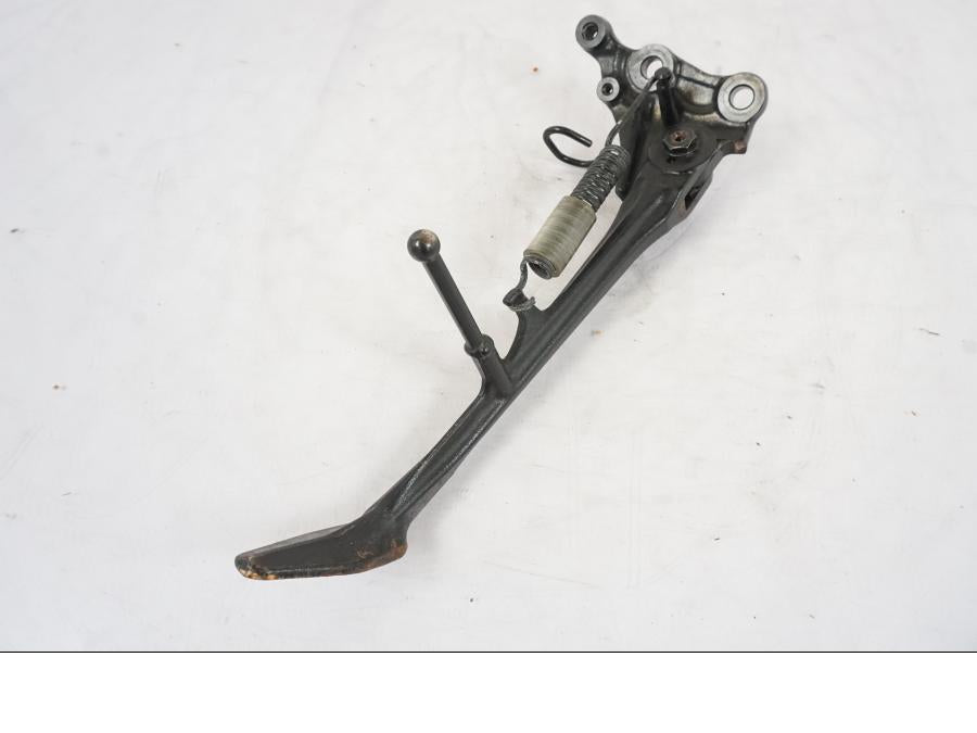 Framsidan på Sidostöd från en Honda VFR 1200 -2010 motorcykel.