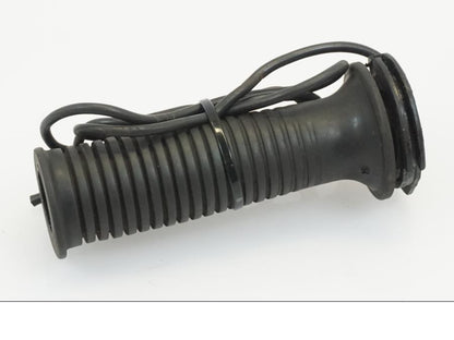 Baksidan på Värmehandtag från en BMW R 1150 R -2002 motorcykel.