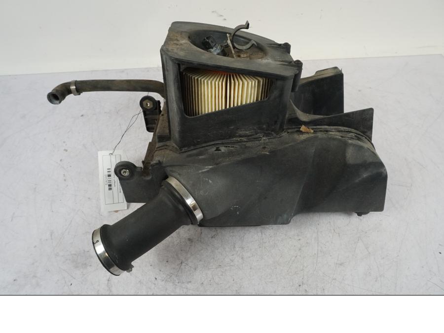 Framsidan på Luftburk från en BMW R 850 R -2004 motorcykel.