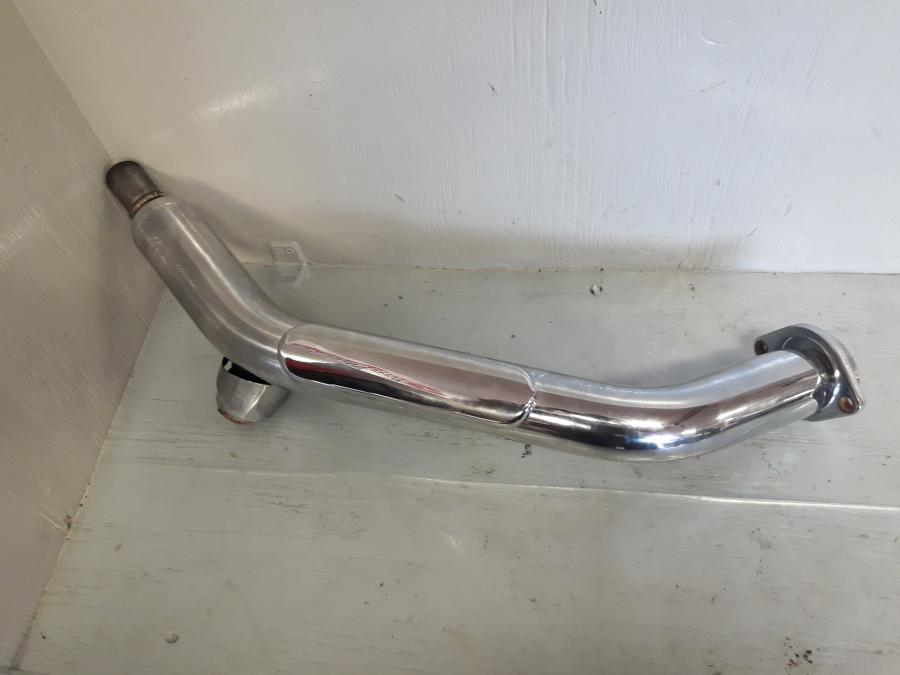 Framsidan på Grenrör från en Suzuki VL 800 -2009 motorcykel.