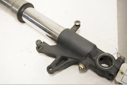 Baksidan på Gaffelben från en Honda CBR 900 RR -2000 motorcykel.