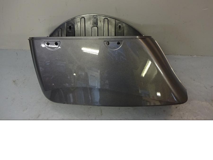 Framsidan på Sidoväska från en Indian Cheiftain Limited -2018 motorcykel.