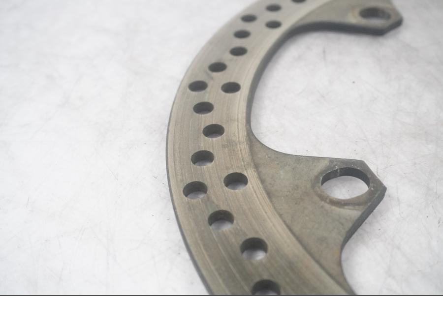 Vänster sida på Bromsskiva från en BMW K 1200 LT -2004 motorcykel.