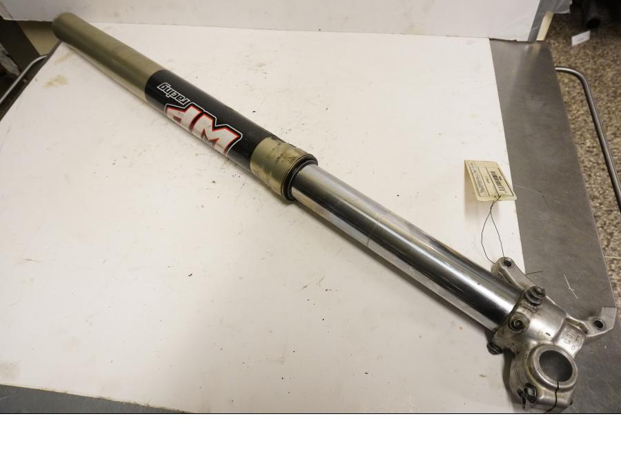 Framsidan på Gaffelben från en Husaberg FE 02 -2004 motorcykel.