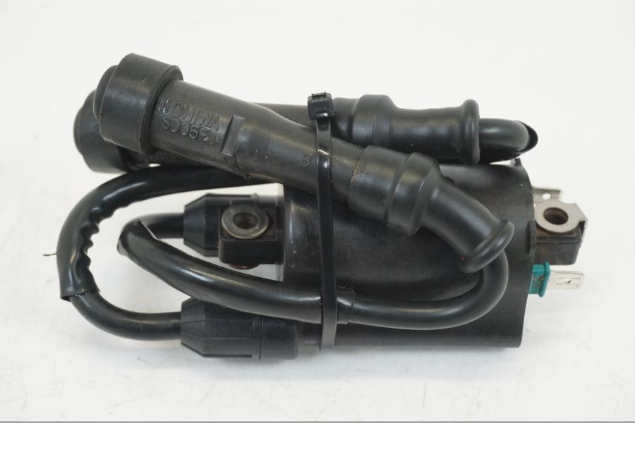 Framsidan på Tändspole från en Honda CB 750 -2002 motorcykel.