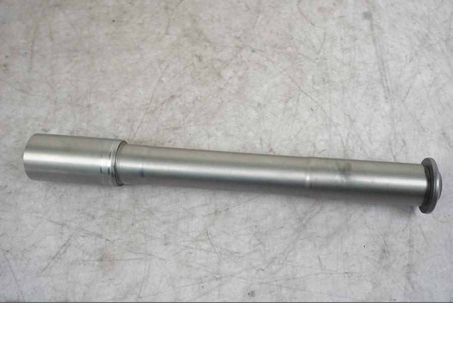 Framsidan på Axel från en BMW F 800 R -2018 motorcykel.