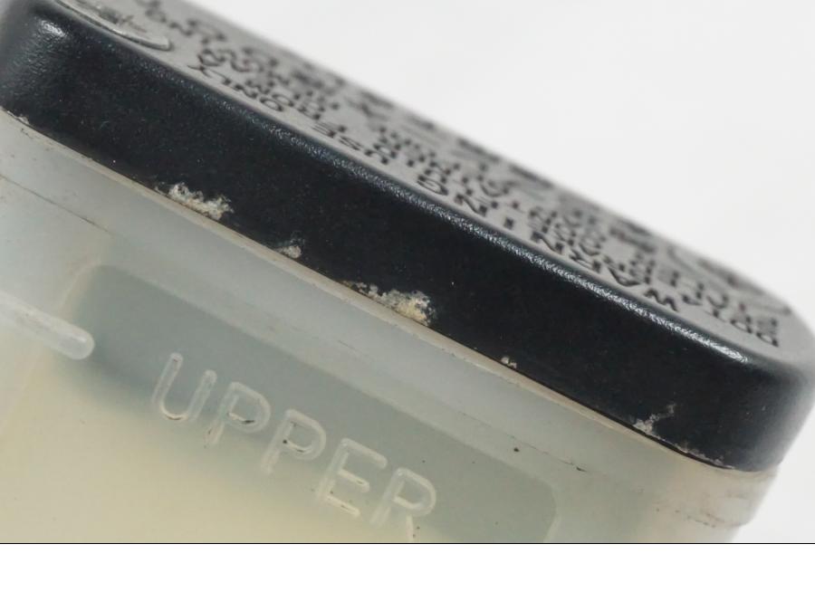 Baksidan på Bromsvätskebehållare från en MV Agusta Dragster -2014 motorcykel.