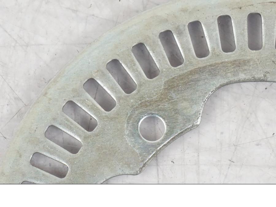 Baksidan på ABS krans från en Suzuki GSF 1250 -2010 motorcykel.