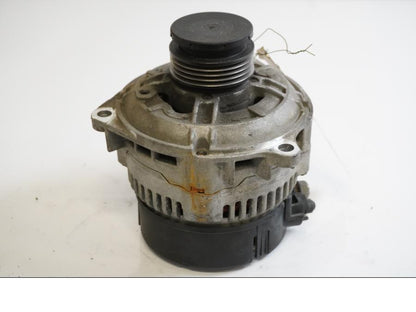 Framsidan på Generator från en BMW R 850 R -2004 motorcykel.