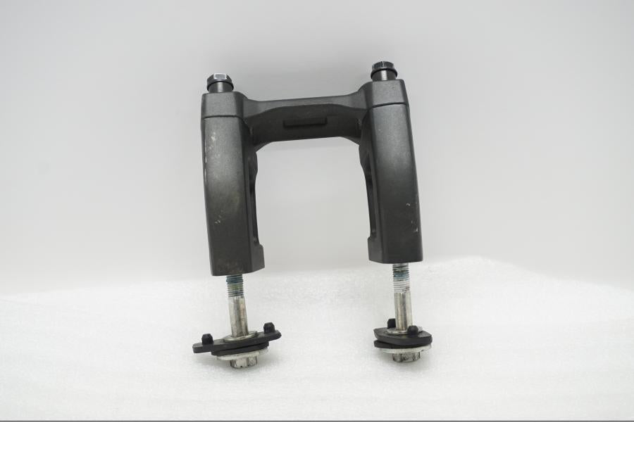 Framsidan på Styrfäste från en Suzuki GSX 1300 BK -2008 motorcykel.