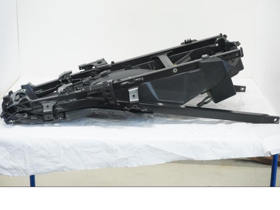 Framsidan på Bakram från en BMW K 1600 -2015 motorcykel.