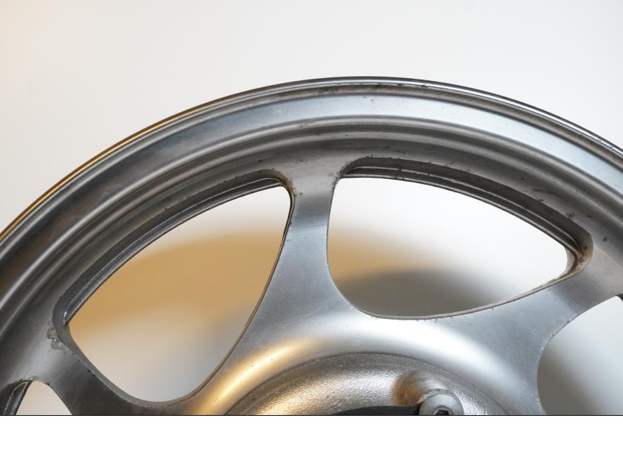 Extrabild4 på Fälg från en Kawasaki VN 2000 -2006 motorcykel.