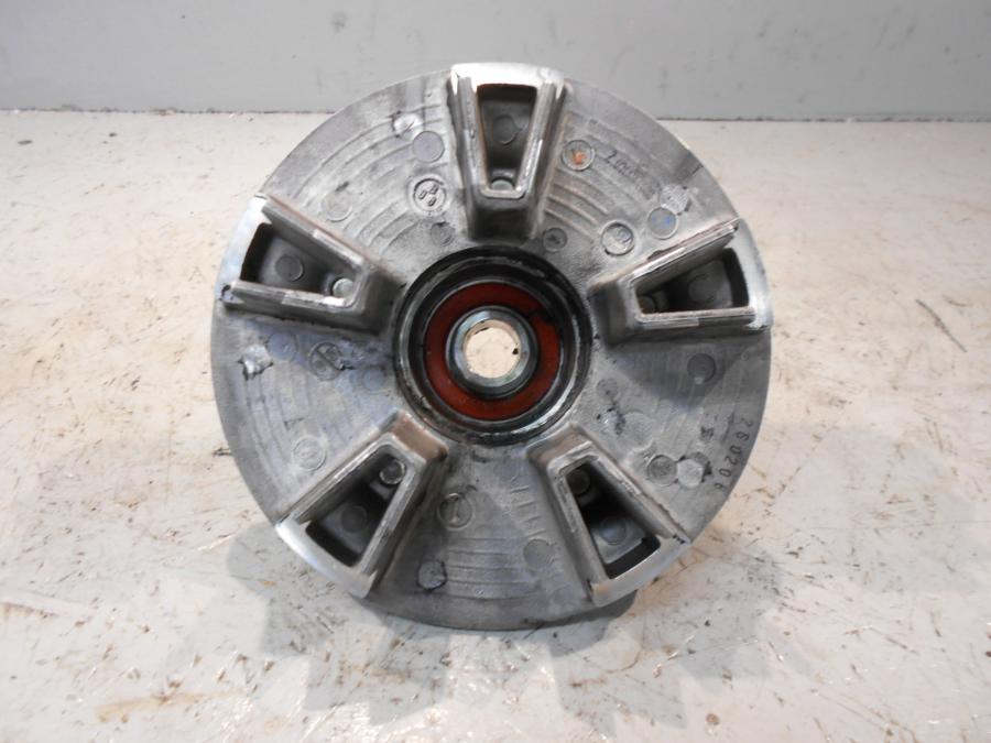 Baksidan på Drevfäste från en Triumph Speedmaster -2010 motorcykel.