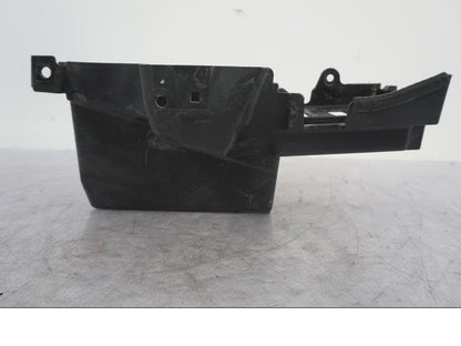 Baksidan på Batterihållare från en Kawasaki Versys 650 -2014 motorcykel.