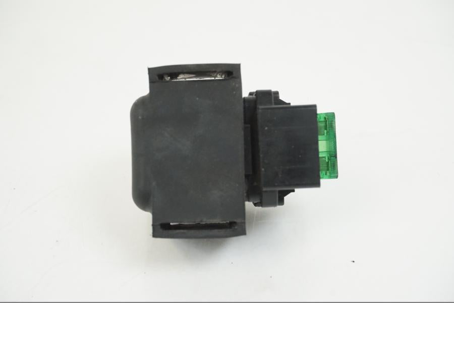 Snett nerifrån på Startrelä från en Honda CBR 125 R -2006 motorcykel.