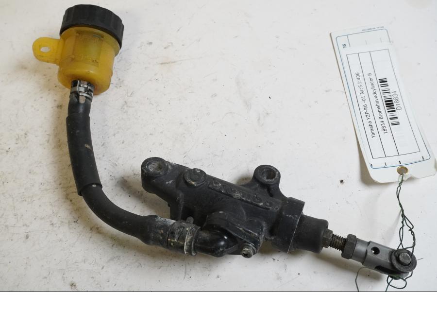 Framsidan på Bromshuvudcylinder från en Yamaha YZF R6 -2001 motorcykel.