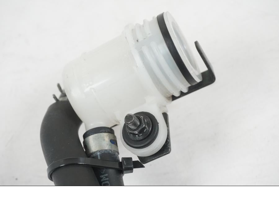 Höger sida på Bromsvätskebehållare från en Yamaha MT-07 -2019 motorcykel.