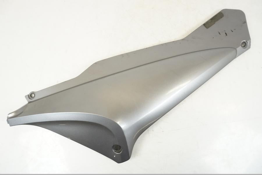 Framsidan på Sidopanel från en Honda ST 1300 -2002 motorcykel.