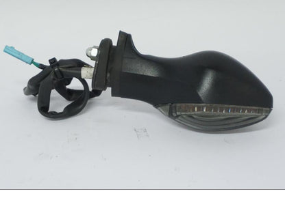 Snett uppifrån på Blinkers från en Honda CB 500 X -2015 motorcykel.