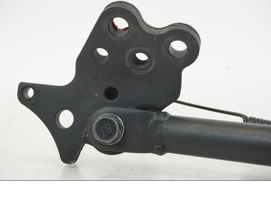 Baksidan på Sidostöd från en Kawasaki NINJA 400 -2020 motorcykel.