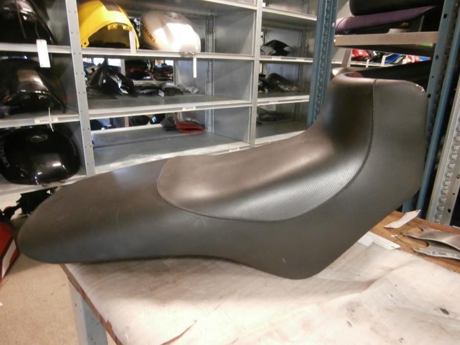 Baksidan på Sadel från en Cagiva Gran Canyon 900 ie -1998 motorcykel.