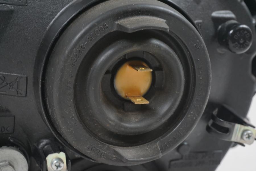 Snett nerifrån på Strålkastare från en Suzuki GSX-R 1000 -2007 motorcykel.